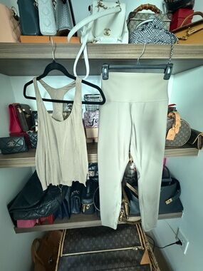 Alo Yoga Legging Set in Sand
